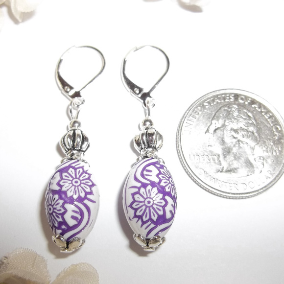 Purple and White Flower Earrings Dangle Drop 3694 - Picture 2 of 5
